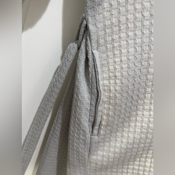 Gray Robe - Picture 4 of 5